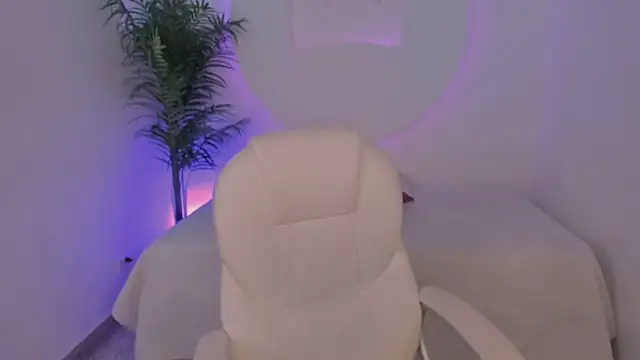 Ariana Pierce online show from 12-17-25, 12:32