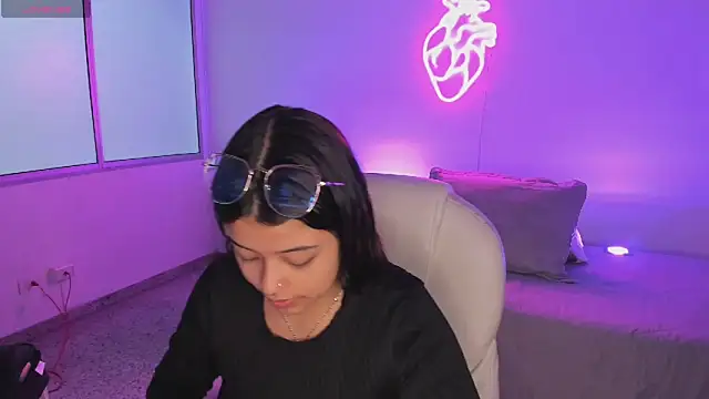 Ariana Pierce online show from 11-15-25, 12:20