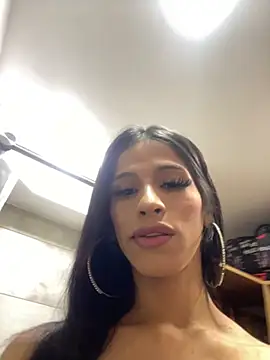 Snapshot of Nicol_ofi24 chatting on 10-20-25, 05:35 Nicol ofi24 online show from 10-20-25, 05:35