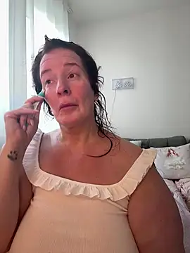 Snapshot of Engel_mia chatting on 07-27-26, 10:22 Engel mia online show from 07-27-26, 10:22