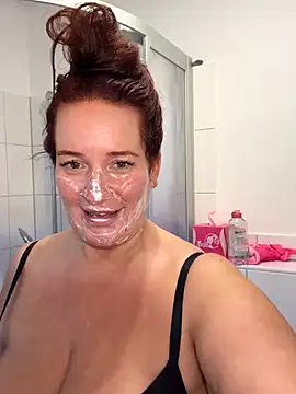 Snapshot of Engel_mia chatting on 10-15-25, 12:02 Engel mia online show from 10-15-25, 12:02