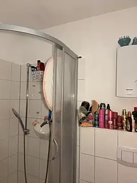 Engel mia online show from 10-31-25, 10:23