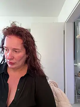 Snapshot of Engel_mia chatting on 05-08-26, 01:37 Engel mia online show from 05-08-26, 01:37