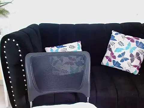 Snapshot of ximena_bunny chatting on 02-04-25, 10:24 ximena bunny online show from 02-04-25, 10:24