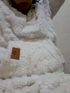 Snapshot of Linda-53 chatting on 01-11-25, 01:06 Linda-53 online show from 01-11-25, 01:06