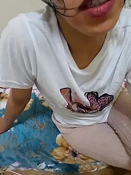 Snapshot of Linda-53 chatting on 02-12-25, 10:26 Linda-53 online show from 02-12-25, 10:26