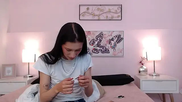 sara17  online show from 11-08-25, 03:32