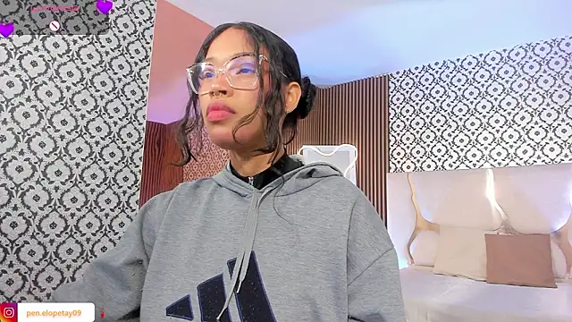 Snapshot of penelope_tay1 chatting on 02-05-26, 03:24 penelope tay1 online show from 02-05-26, 03:24