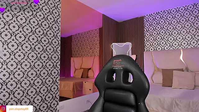 Snapshot of penelope_tay1 chatting on 02-10-26, 03:27 penelope tay1 online show from 02-10-26, 03:27