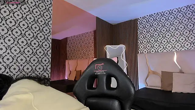 Snapshot of penelope_tay1 chatting on 02-01-26, 03:27 penelope tay1 online show from 02-01-26, 03:27