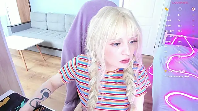 Snapshot of Amy_honey_angel chatting on 07-01-26, 12:27 Amy honey angel online show from 07-01-26, 12:27