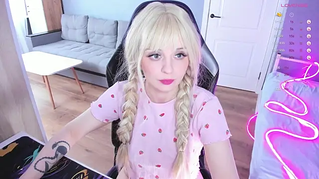 Snapshot of Amy_honey_angel chatting on 04-07-26, 09:44 Amy honey angel online show from 04-07-26, 09:44