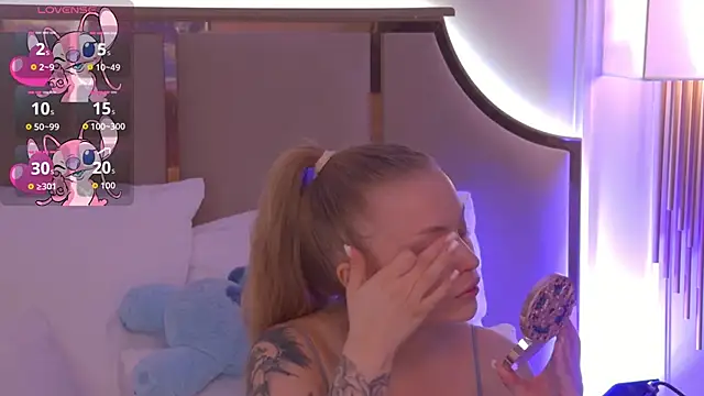 DorisHell online show from 11-14-25, 03:10