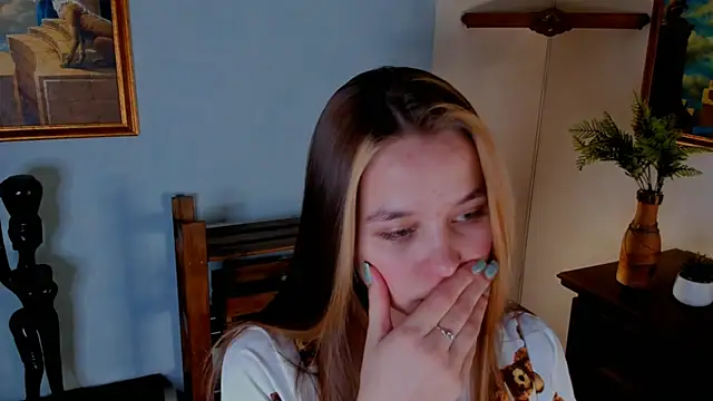 Snapshot of FalineDowlen chatting on 02-17-25, 04:20 FalineDowlen online show from 02-17-25, 04:20