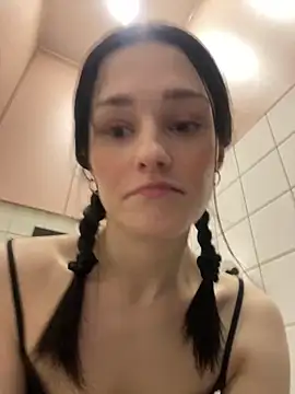 Snapshot of Mia_Mia_M chatting on 05-15-26, 02:26 Mia Mia M online show from 05-15-26, 02:26