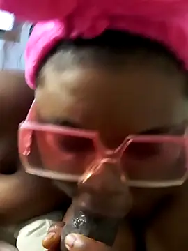 Snapshot of GOLDEN_HQUR chatting on 02-19-26, 11:45 GOLDEN HQUR online show from 02-19-26, 11:45