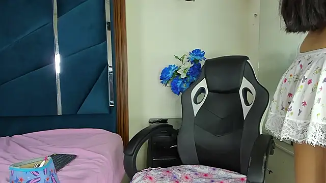 Snapshot of CarlaAlvez chatting on 02-23-26, 06:52 CarlaAlvez online show from 02-23-26, 06:52