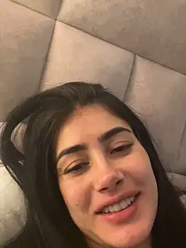 Snapshot of Sweet_and_caramel chatting on 03-21-25, 03:22 Sweet and caramel online show from 03-21-25, 03:22