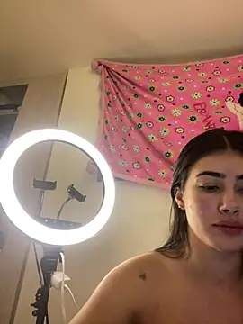 Snapshot of Sweet_and_caramel chatting on 03-21-25, 06:27 Sweet and caramel online show from 03-21-25, 06:27
