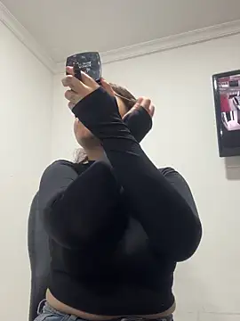 SaraBraun  online show from 11-17-25, 02:32