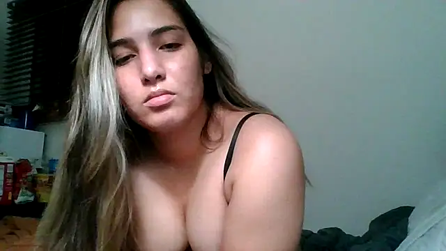 Snapshot of naughtynadia0502 chatting on 04-08-26, 04:47 naughtynadia0502 online show from 04-08-26, 04:47
