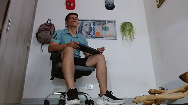 Snapshot of boss_of_cash chatting on 06-03-26, 02:33 boss of cash online show from 06-03-26, 02:33