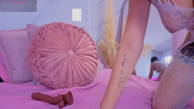 Chlooee   online show from 10-28-25, 01:50