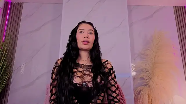 Chlooee   online show from 04-23-26, 01:45