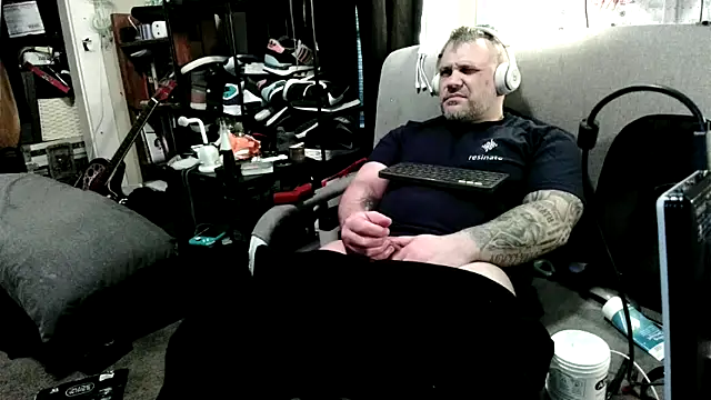 Snapshot of TwoFarty240 chatting on 03-26-26, 06:50 TwoFarty240 online show from 03-26-26, 06:50