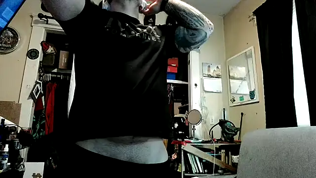 Snapshot of TwoFarty240 chatting on 03-12-26, 03:27 TwoFarty240 online show from 03-12-26, 03:27