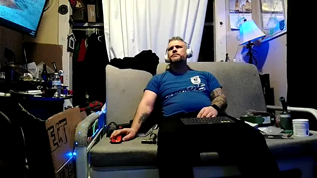 Snapshot of TwoFarty240 chatting on 02-19-26, 04:53 TwoFarty240 online show from 02-19-26, 04:53