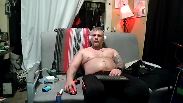 Snapshot of TwoFarty240 chatting on 02-08-26, 12:52 TwoFarty240 online show from 02-08-26, 12:52