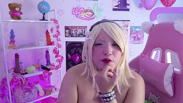Snapshot of lady_noize chatting on 07-23-26, 01:58 lady noize online show from 07-23-26, 01:58