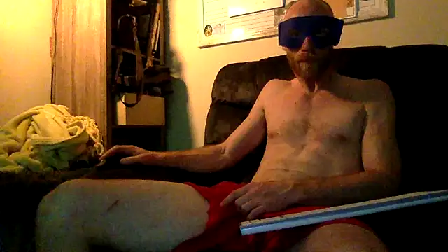 Snapshot of Twowellshapedheads chatting on 12-17-24, 07:28 Twowellshapedheads online show from 12-17-24, 07:28