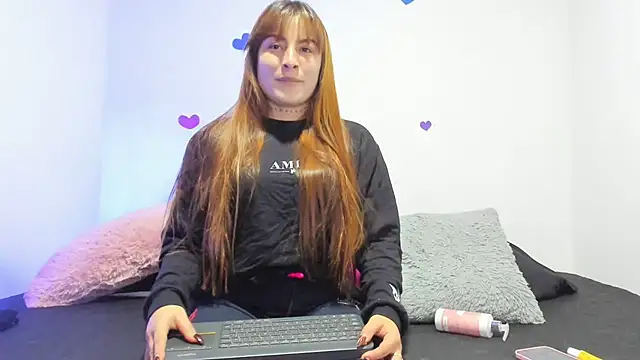 Snapshot of Liah_ferrer chatting on 10-20-25, 05:09 Liah ferrer online show from 10-20-25, 05:09