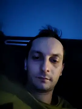 Snapshot of Kondzio chatting on 12-29-24, 11:18 Kondzio online show from 12-29-24, 11:18