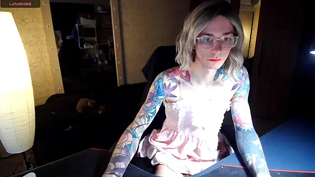 Snapshot of Julia_dolls chatting on 10-01-25, 09:03 Julia dolls online show from 10-01-25, 09:03