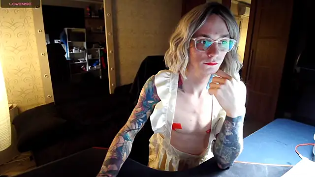 Snapshot of Julia_dolls chatting on 11-06-25, 06:12 Julia dolls online show from 11-06-25, 06:12