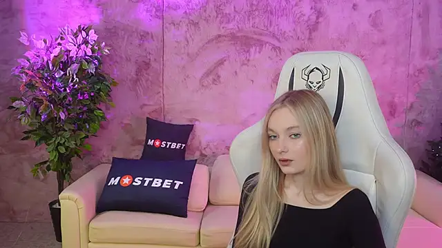 Snapshot of Ewa_Pearl chatting on 01-06-25, 01:52 Ewa Pearl online show from 01-06-25, 01:52