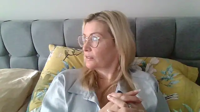 Englishhotwife4u online show from 01-08-25, 10:48