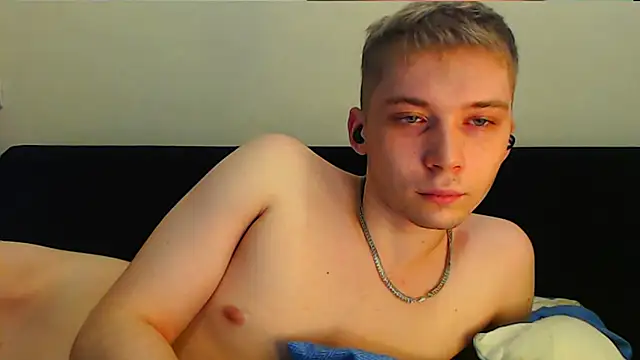 Snapshot of __sugarrebit chatting on 02-08-25, 10:19   sugarrebit online show from 02-08-25, 10:19