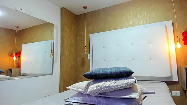 Snapshot of Milaspetite chatting on 02-04-26, 08:04 Milaspetite online show from 02-04-26, 08:04