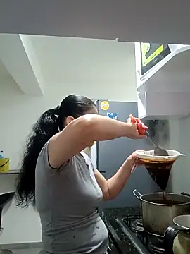 sasi luna online show from 12-19-25, 02:08