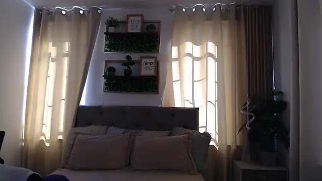 Snapshot of sasi_luna chatting on 05-18-26, 01:27 sasi luna online show from 05-18-26, 01:27