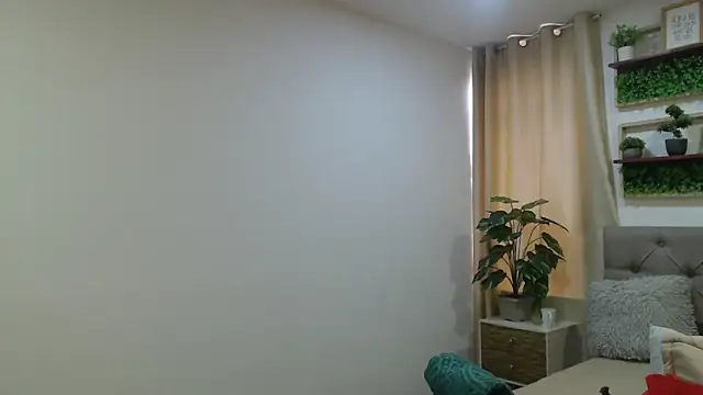 Snapshot of sasi_luna chatting on 06-15-26, 01:22 sasi luna online show from 06-15-26, 01:22