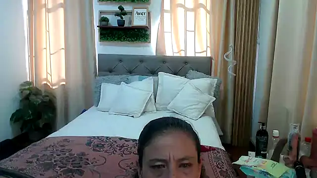 Snapshot of sasi_luna chatting on 06-20-26, 01:49 sasi luna online show from 06-20-26, 01:49