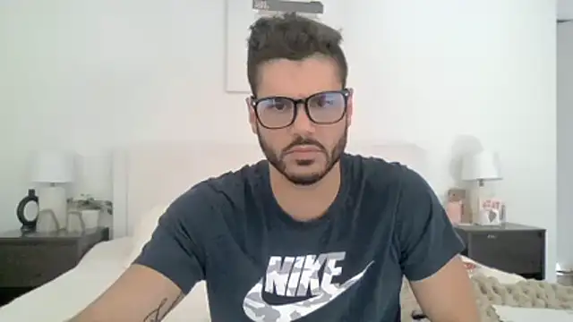 Snapshot of Strokeking4u chatting on 12-19-25, 06:10 Strokeking4u online show from 12-19-25, 06:10