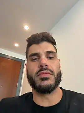 Snapshot of Strokeking4u chatting on 01-10-26, 08:04 Strokeking4u online show from 01-10-26, 08:04