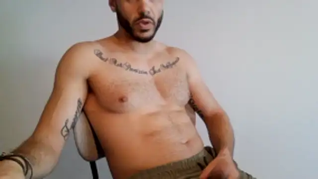 Snapshot of Strokeking4u chatting on 12-22-25, 02:50 Strokeking4u online show from 12-22-25, 02:50