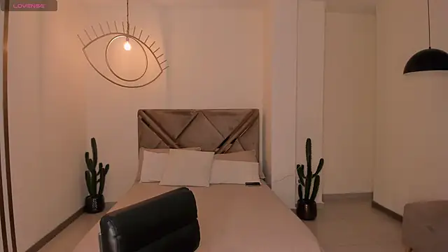 BellaCarteer  online show from 04-10-26, 08:27